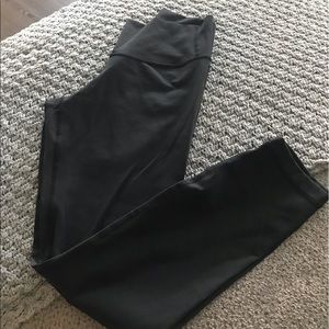Lululemon crops size 4